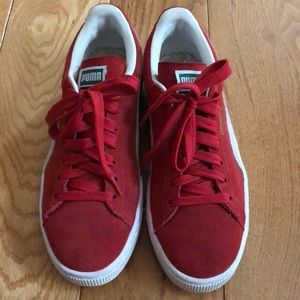 Puma Sneakers. Men’s 7/Women’s 9